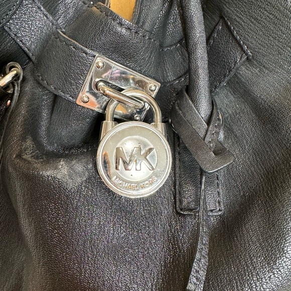 Michael Kors, black leather bag with silver lock - Picture 3 of 4